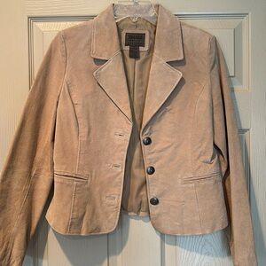 Suede women’s jacket in size petite medium. Excellent used condition.